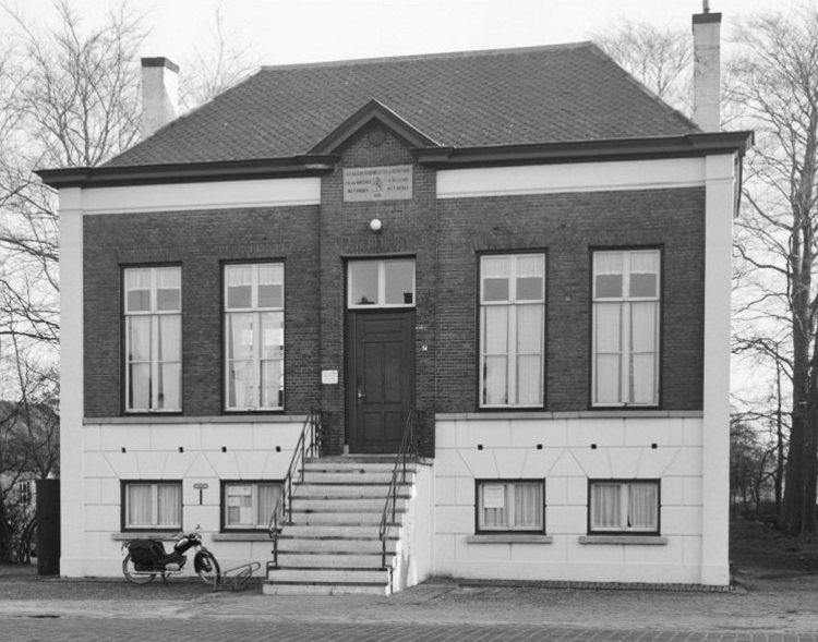 12.Raadhuis Hoogeloon (262K)